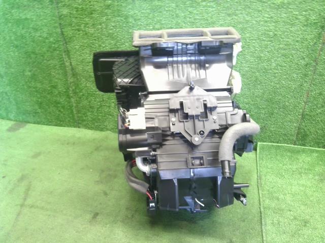 【中古】オーラ 6AA-FE13 カーヒーター ブロアケース 自社品番250199 NBQ