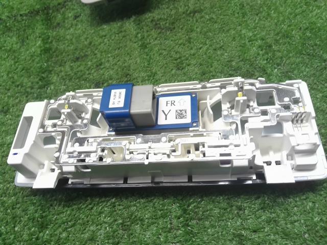 【中古】オーラ 6AA-FE13 ルームランプ  自社品番250199 NBQ