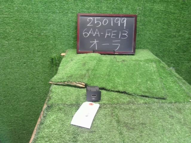 【中古】オーラ 6AA-FE13 USBポート コンソール後  自社品番250199 NBQ