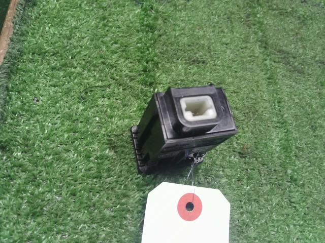 【中古】オーラ 6AA-FE13 USBポート コンソール後  自社品番250199 NBQ