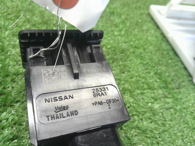 【中古】オーラ 6AA-FE13 USBポート コンソール後  自社品番250199 NBQ