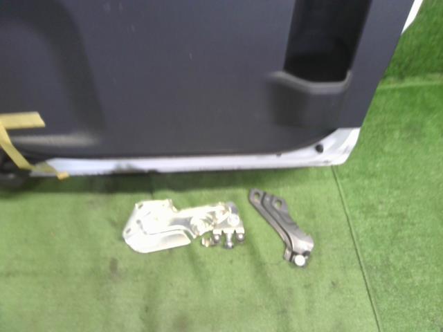 【中古】ハイゼット 3BD-S710V 左リア スライドドア 67004-B5280 自社品番250207 W25