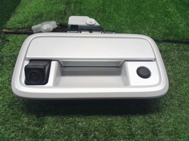 【中古】ハイゼット 3BD-S710V リアゲート バックドア アウターハンドル カメラ 69090-B5110-A1 自社品番250207 W25