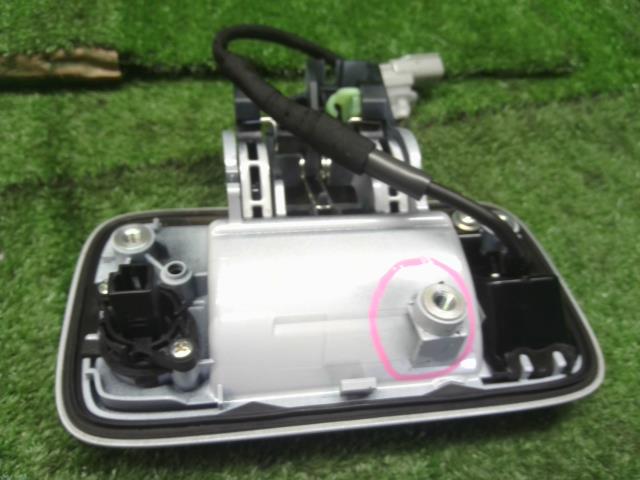 【中古】ハイゼット 3BD-S710V リアゲート バックドア アウターハンドル カメラ 69090-B5110-A1 自社品番250207 W25