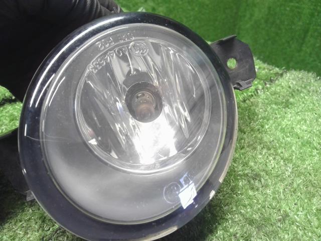 【中古】ノート DBA-E12 左右 フォグランプ ライト  自社品番250215 K23