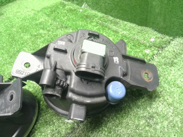 【中古】ノート DBA-E12 左右 フォグランプ ライト  自社品番250215 K23