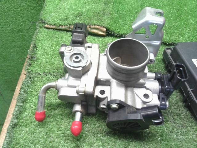 【中古】ＫＥＩ CBA-HN22S スロットルボディ エンジンコンピューター 13400-83H02 自社品番250221 Z2S