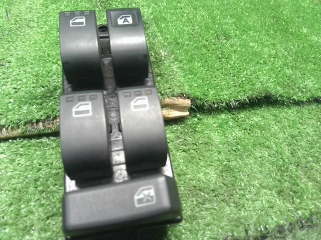【中古】パッソ DBA-KGC35 パワーウインドウ PW スイッチ 84820-B1140 自社品番250232 W24