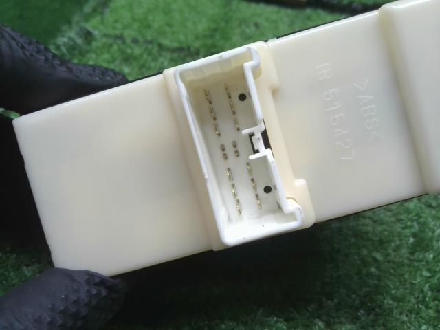 【中古】パッソ DBA-KGC35 パワーウインドウ PW スイッチ 84820-B1140 自社品番250232 W24