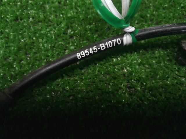 【中古】パッソ DBA-KGC35 右リア ＡＢＳセンサー 89545-B1070 自社品番250232 W24