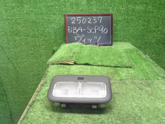 【中古】ヴィッツ DBA-SCP90 ルームランプ 81260-52030-C0 自社品番250237 3P0