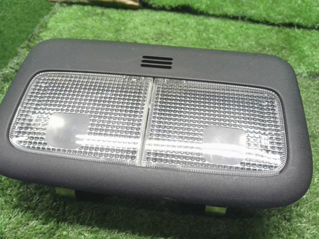 【中古】ヴィッツ DBA-SCP90 ルームランプ 81260-52030-C0 自社品番250237 3P0