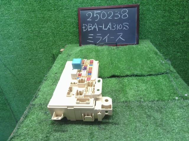 【中古】ミライース DBA-LA310S ヒューズボックス 82600-B2500 自社品番250238 T22