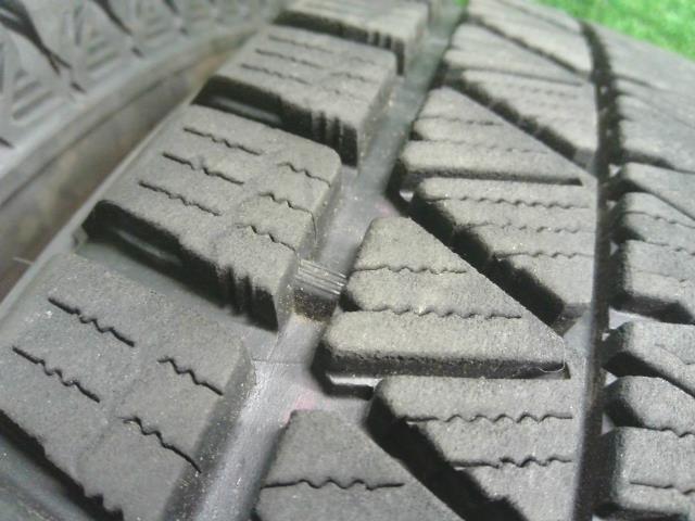 【中古】17インチ 冬 スタッドレスタイヤ 225/65R17 4本 21年製 ブリヂストン BLIZZAKDM-V3  自社品番250239