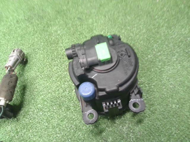 【中古】ソリオ DBA-MA15S 右フォグランプ デイライト カバー付 35500-63J04 自社品番250246 ZJ3