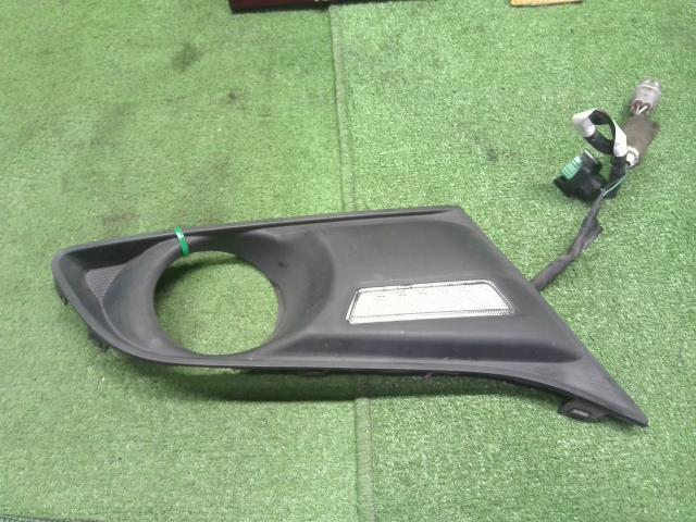 【中古】ソリオ DBA-MA15S 右フォグランプ デイライト カバー付 35500-63J04 自社品番250246 ZJ3