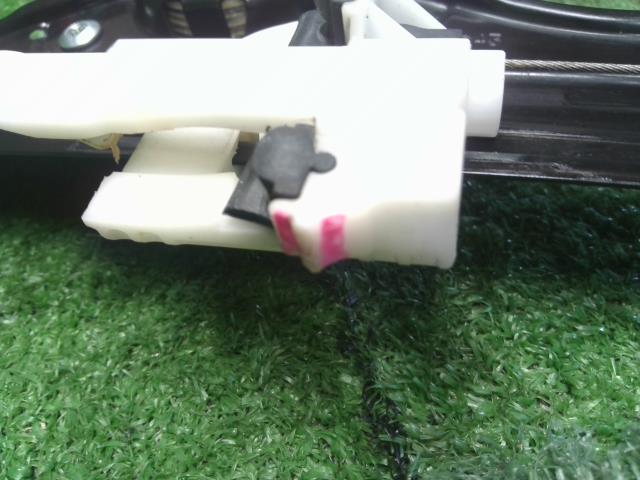 【中古】フィアット 500 ABA-31212 右フロントドアレギュレーターモーター  自社品番250248