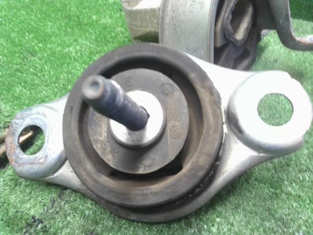 【中古】フィアット 500 ABA-31212 エンジンマウント  自社品番250248