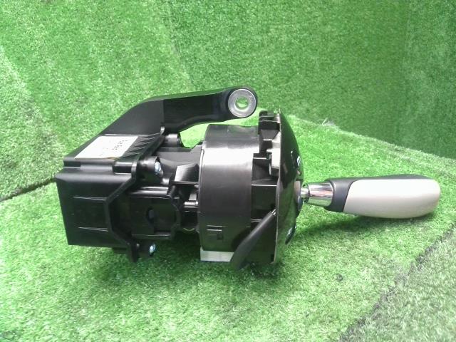 【中古】フィアット 500 ABA-31212 シフトレバー  自社品番250248