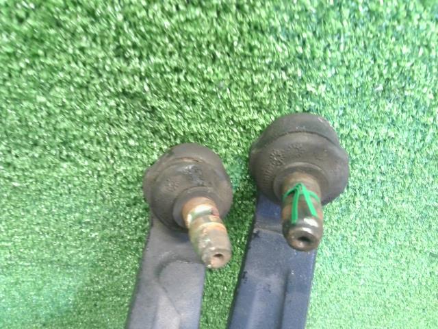 【中古】フィアット 500 ABA-31212 左右フロントロアアーム  自社品番250248