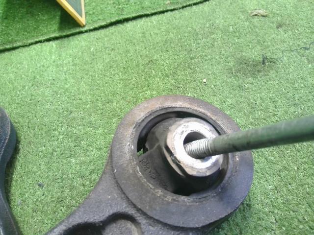 【中古】フィアット 500 ABA-31212 左右フロントロアアーム  自社品番250248