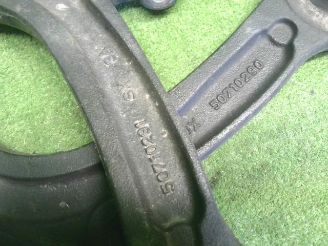 【中古】フィアット 500 ABA-31212 左右フロントロアアーム  自社品番250248