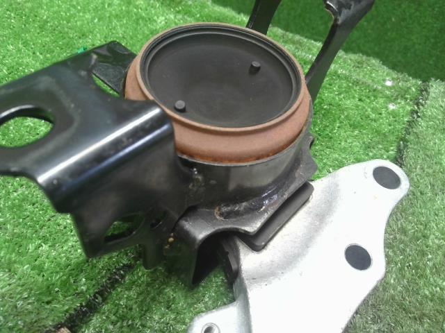 【中古】アルト DBA-HA36S エンジンマウント 11610-80P10 自社品番250259 ZJ3