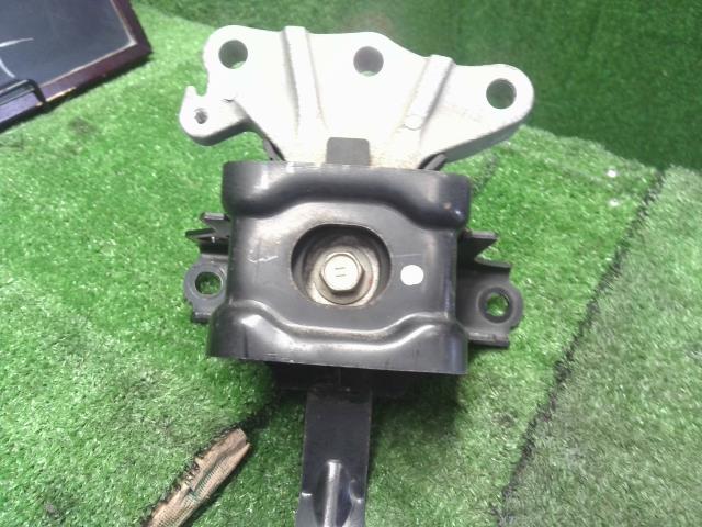 【中古】アルト DBA-HA36S エンジンマウント 11610-80P10 自社品番250259 ZJ3