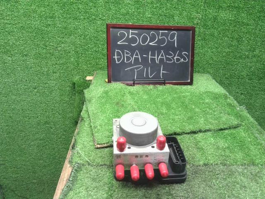 【中古】アルト DBA-HA36S ＡＢＳアクチュエーター 56130-74PB3 自社品番250259 ZJ3