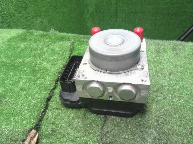 【中古】アルト DBA-HA36S ＡＢＳアクチュエーター 56130-74PB3 自社品番250259 ZJ3