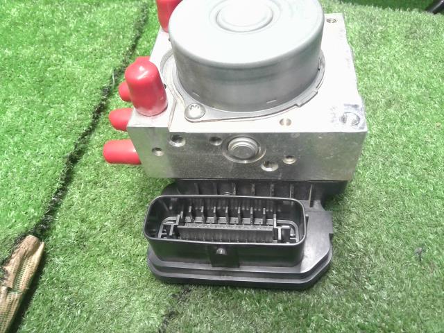 【中古】アルト DBA-HA36S ＡＢＳアクチュエーター 56130-74PB3 自社品番250259 ZJ3