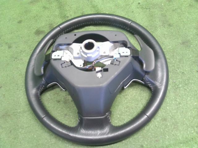 【中古】ヴォクシー DBA-ZRR70W ステアリングホイール ハンドル 45100-28470-B0 自社品番250263 1F7