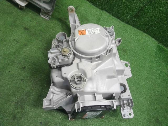 【中古】ムーヴコンテ DBA-L585S 左右 ヘッドランプ ライト 81130-B2450,81170-B2450 自社品番250270 X07