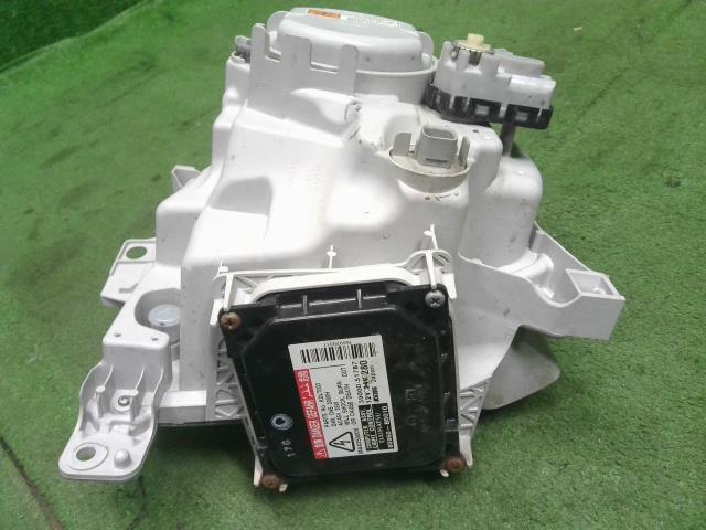 【中古】ムーヴコンテ DBA-L585S 左右 ヘッドランプ ライト 81130-B2450,81170-B2450 自社品番250270 X07