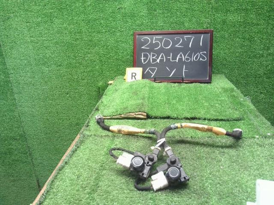 【中古】タント DBA-LA610S リアバンパー ソナー 82219-B2130 自社品番250271 P17