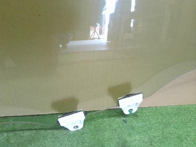 【中古】インプレッサ DBA-GP7 右フロントドアガラス 61011FJ021 自社品番250275 G1U