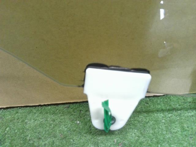 【中古】インプレッサ DBA-GP7 右フロントドアガラス 61011FJ021 自社品番250275 G1U