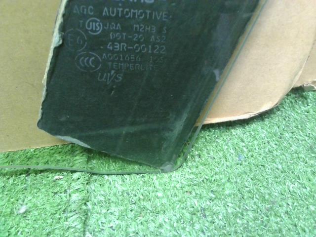【中古】インプレッサ DBA-GP7 右フロントドアガラス 61011FJ021 自社品番250275 G1U