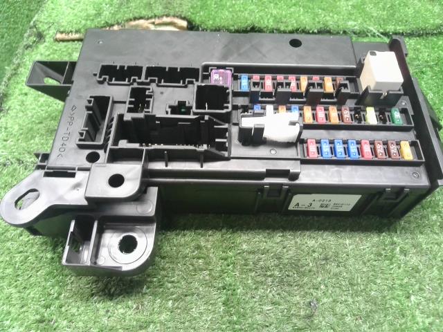 【中古】サンバー 3BD-S331B ヒューズボックス 82600B5210 自社品番250278 T22