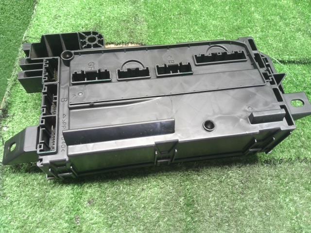 【中古】サンバー 3BD-S331B ヒューズボックス 82600B5210 自社品番250278 T22