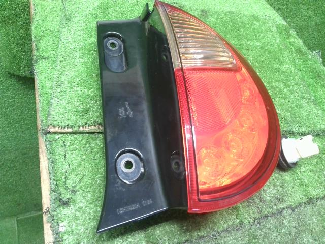 【中古】ラパン DBA-HE33S 右テールランプ 35650-80P00 自社品番250279 ZVP