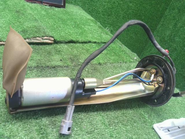 【中古】ジムニー E-JA22W フューエル 燃料ポンプ 15100-80C30 自社品番250288 Y33