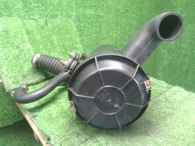 【中古】ジムニー E-JA22W エアクリーナー 13701-83C00 自社品番250288 Y33