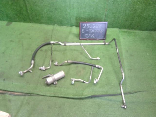 【中古】ジムニー E-JA22W エアコン ホース パイプ 95720-83C20 自社品番250288 Y33