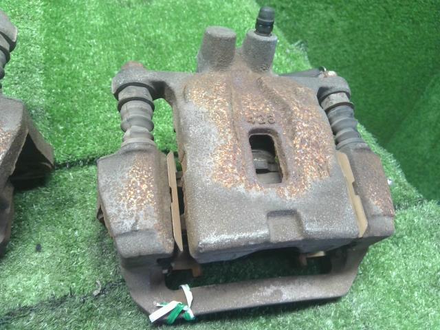 【中古】ＭＰＶ UA-LW3W 左右 リアキャリパー LEY4-26-99X 自社在庫250290 29Y