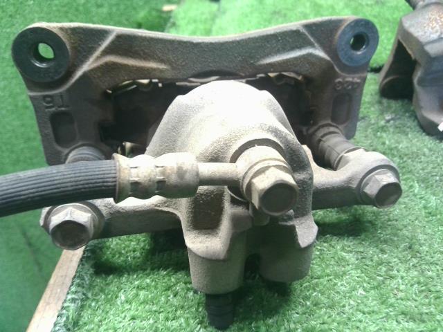 【中古】ＭＰＶ UA-LW3W 左右 リアキャリパー LEY4-26-99X 自社在庫250290 29Y