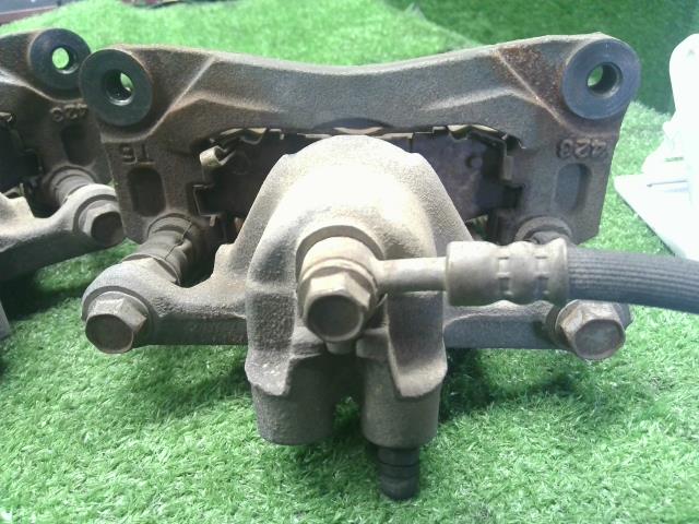 【中古】ＭＰＶ UA-LW3W 左右 リアキャリパー LEY4-26-99X 自社在庫250290 29Y