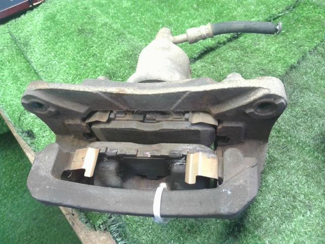 【中古】ＭＰＶ UA-LW3W 左右 リアキャリパー LEY4-26-99X 自社在庫250290 29Y