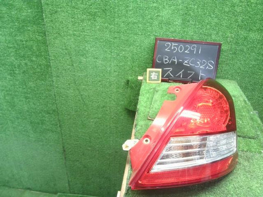 【中古】スイフト CBA-ZC32S 右テールランプ 35650-72L01 自社品番250291 ZVR
