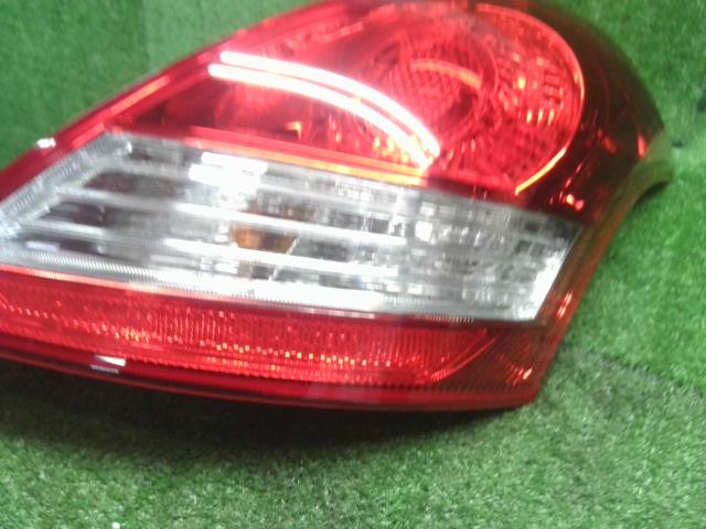 【中古】スイフト CBA-ZC32S 右テールランプ 35650-72L01 自社品番250291 ZVR